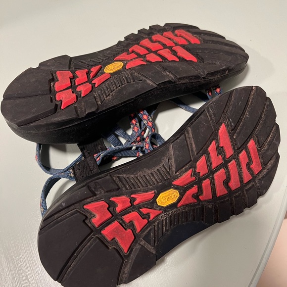 Chaco Women’s diamond print blue and pink sandals size 8 double strap - Picture 4 of 4